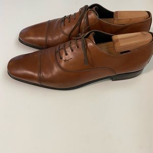 Salvatore Ferragamo cap toe Oxford shoes size 10